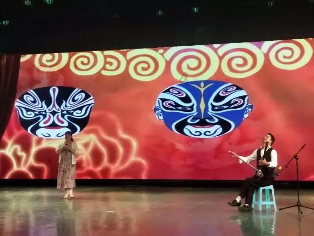 我信用卡欠了2万还不上，我爸知道了就把我打了一顿？